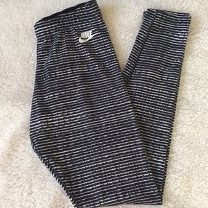 Nike leggings Size medium